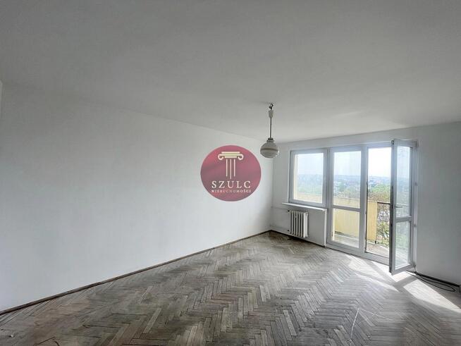 Na sprzedaż dwupokojowe mieszkanie z balkonem.