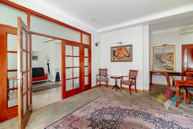 Lokal na sprzedaż Centrum 70 m2, 1 piętro, winda