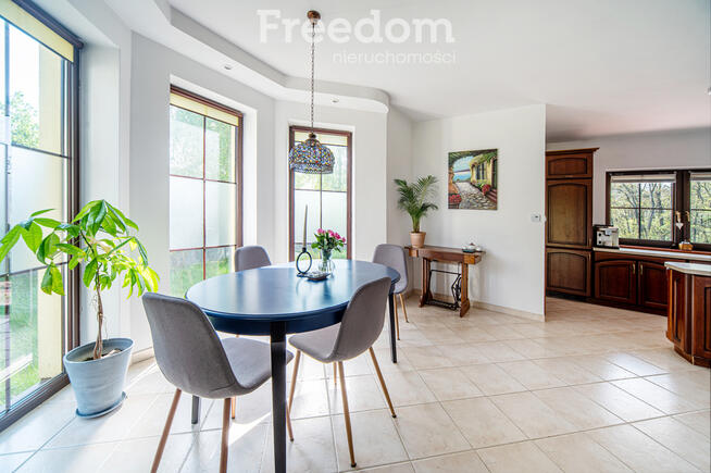 Komfortowy dom z widokiem na las