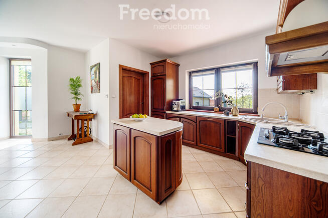 Komfortowy dom z widokiem na las