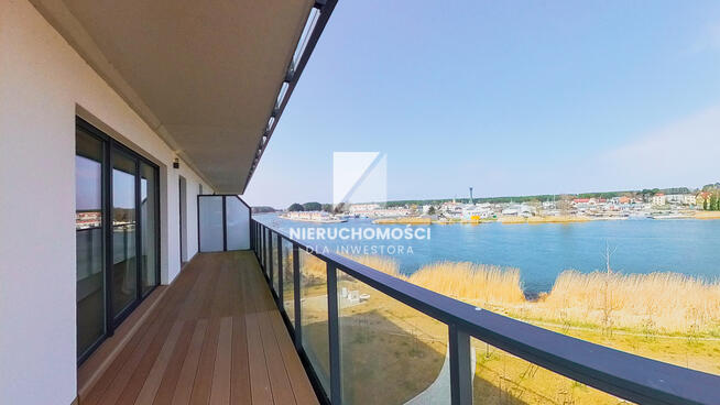 Apartament z widokiem na rzekę w Dziwnowie, balkon