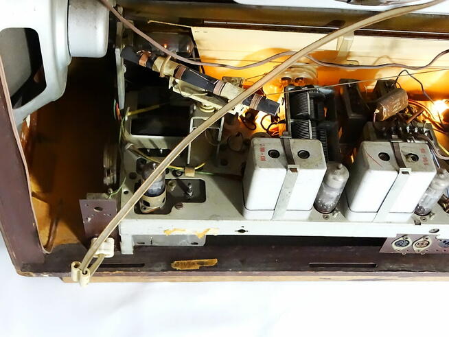 Vollstereo 609W EM84 klasyczny odbiornik radiowy produkowany