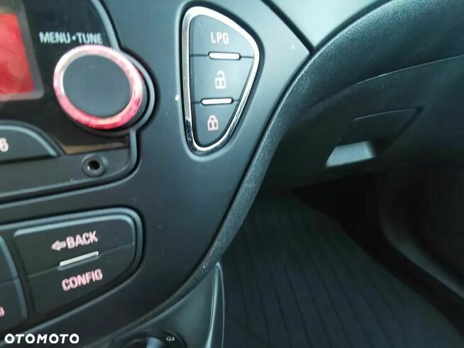 Opel Corsa 1.4 Enjoy