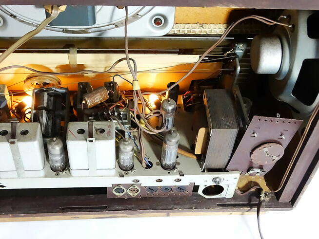 Vollstereo 609W EM84 klasyczny odbiornik radiowy produkowany