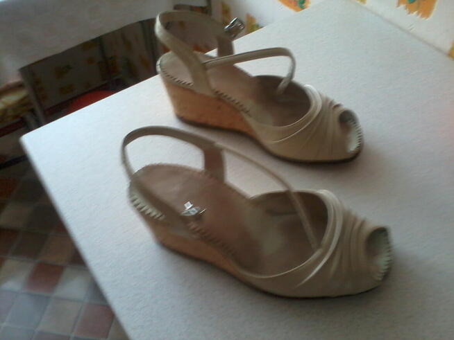 buty letnie na koturnach