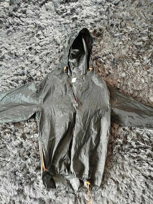 Cienka kurtka przeciwdeszczowa Quechua