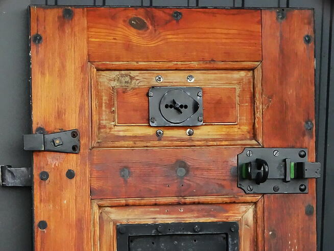 Drzwi od celi więziennej 183x70,5x4 cm