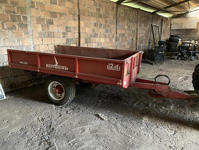 Przyczepa kiper jednoosiowa rolnicza.