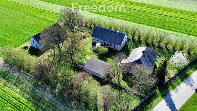 Dom z zabudowaniami i dużą działką – Bichniów
