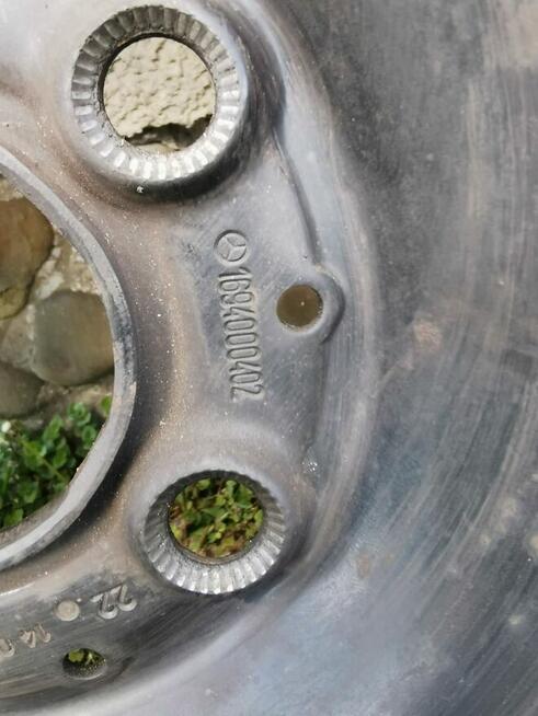 Felgi stalowe do mercedesa z oponami zimowymi w169