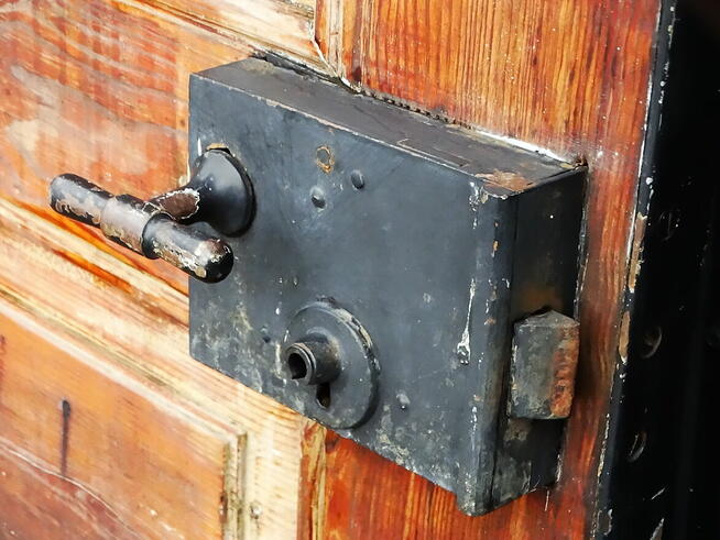 Drzwi od celi więziennej 183x70,5x4 cm