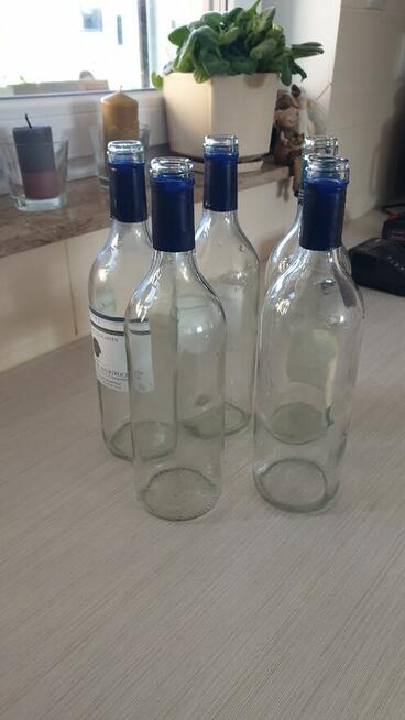 sprzedam butelki po winie.