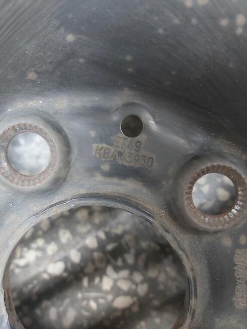 Koła z Mercedesa B180 z ładnymi oponami zimowymi