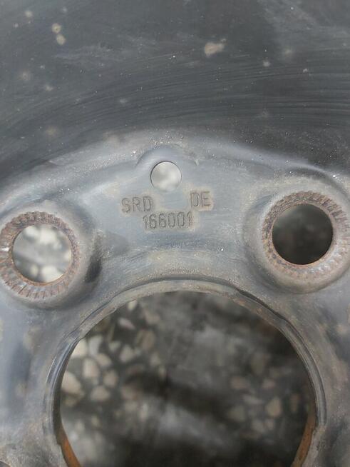 Koła z Mercedesa B180 z ładnymi oponami zimowymi