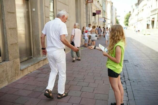 Poszukuję pracy dla córki na wakacje