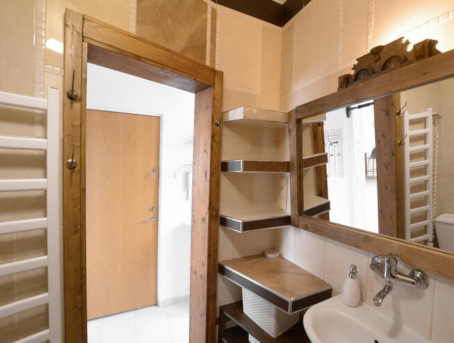 Lokal użytkowo-mieszkalny na Wynajem – 65 m²