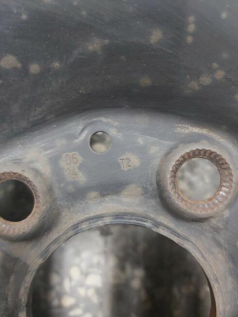 Koła z Mercedesa B180 z ładnymi oponami zimowymi