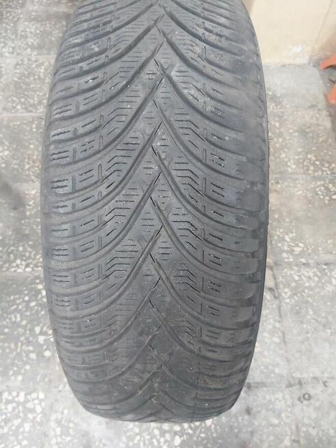 Koła z Mercedesa B180 z ładnymi oponami zimowymi