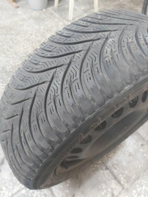 Koła z Mercedesa B180 z ładnymi oponami zimowymi