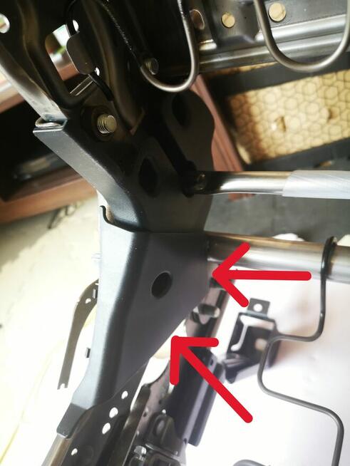 Mitsubishi ASX osłona fotela przedniego prawa strona wew dół