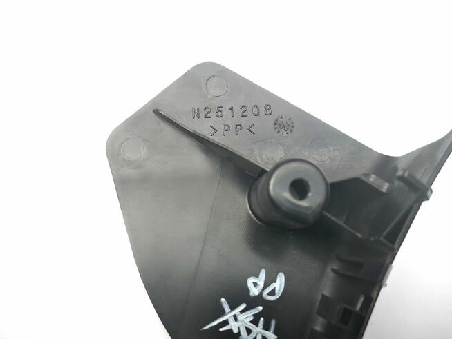 Mitsubishi ASX osłona fotela przedniego prawa strona wew dół