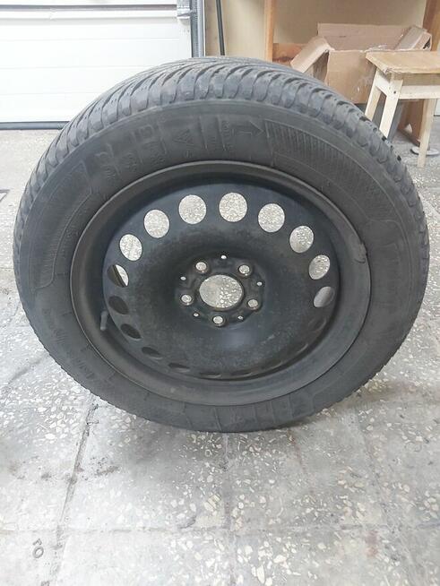 Koła z Mercedesa B180 z ładnymi oponami zimowymi