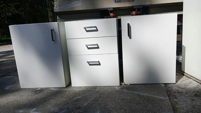 Szafka kuchenna biała stojąca wisząca szafki kuchenne meble