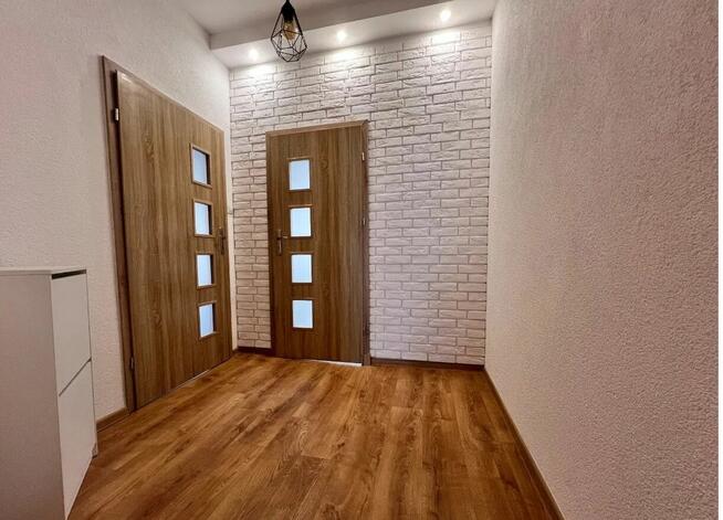 Na sprzedaż przestronne mieszkanie w kamienicy centrum 87m2