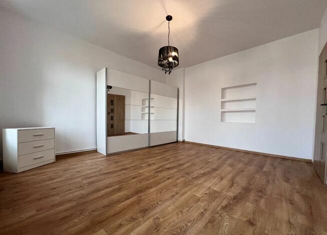 Na sprzedaż przestronne mieszkanie w kamienicy centrum 87m2