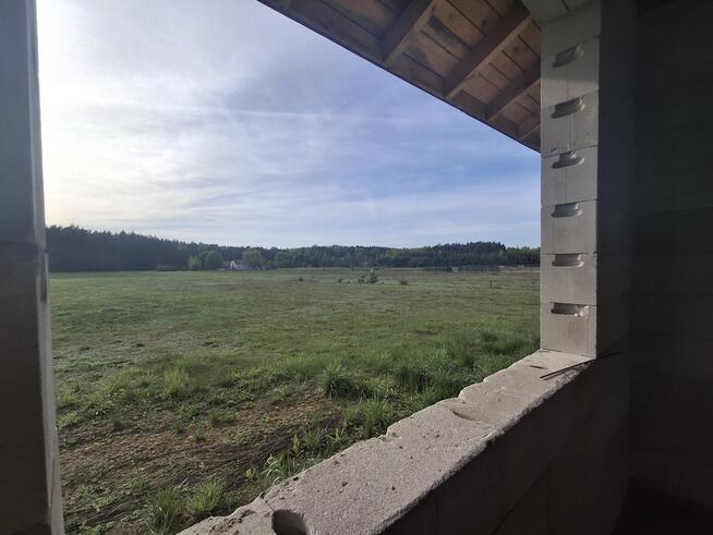 Działka budowlana z domem w stanie surowym