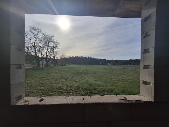 Działka budowlana z domem w stanie surowym