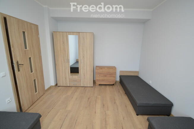 Dom podzielony na mieszkania pod wynajem.