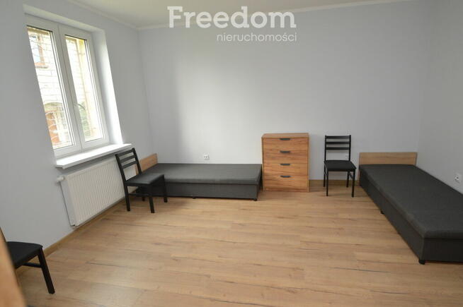 Dom podzielony na mieszkania pod wynajem.