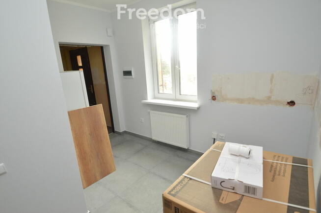 Dom podzielony na mieszkania pod wynajem.