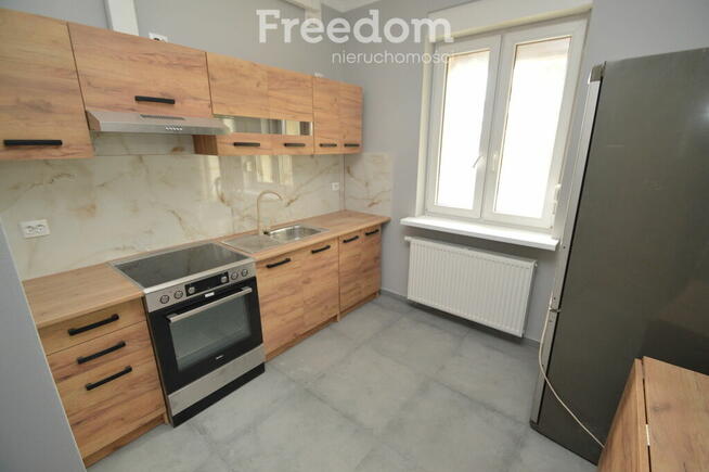 Dom podzielony na mieszkania pod wynajem.