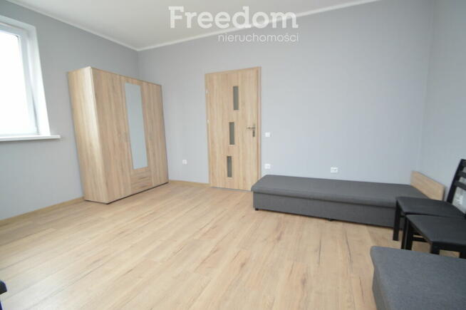 Dom podzielony na mieszkania pod wynajem.