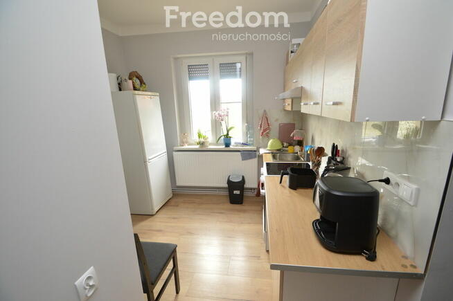 Dom podzielony na mieszkania pod wynajem.