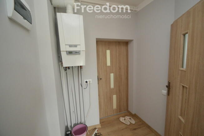 Dom podzielony na mieszkania pod wynajem.