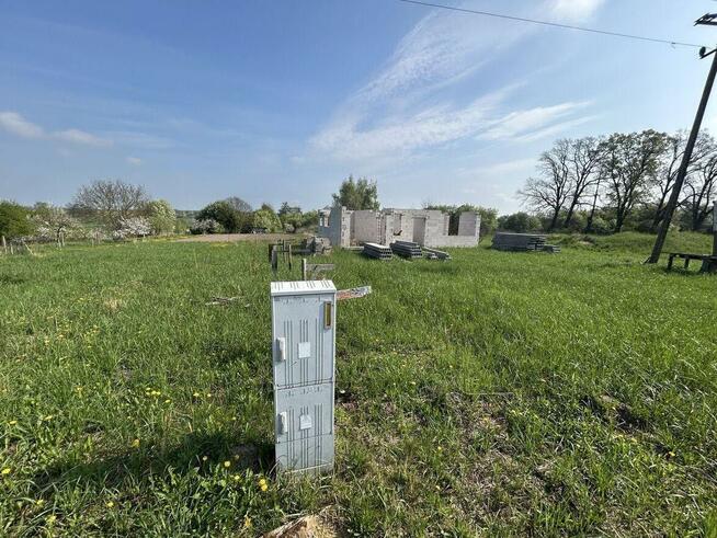 Działka z rozpoczętą budową