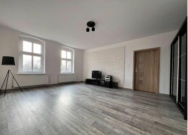 Na sprzedaż przestronne mieszkanie w kamienicy centrum 87m2