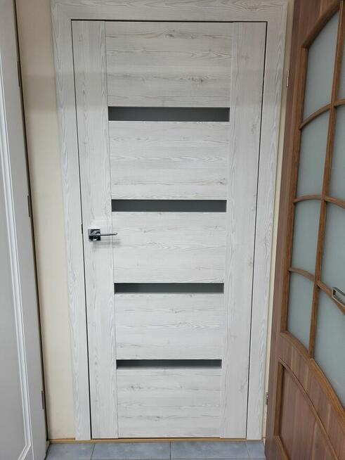 Drzwi wewnętrzne bezprzylgowe komplet z futryną