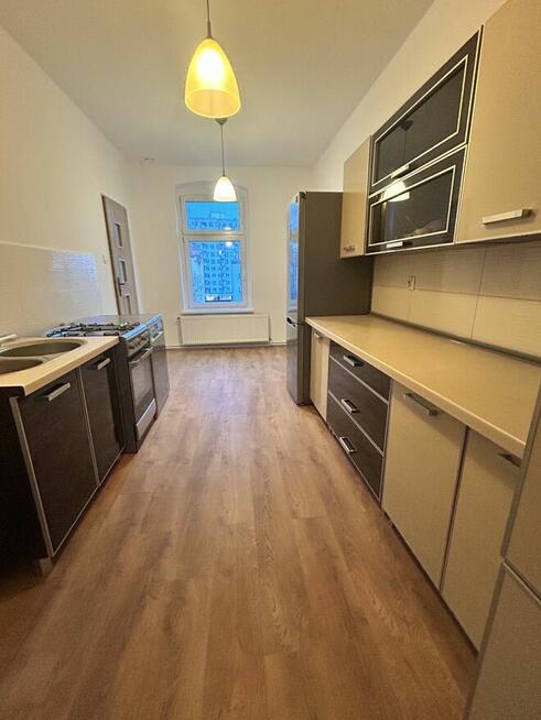 Na sprzedaż przestronne mieszkanie w kamienicy centrum 87m2