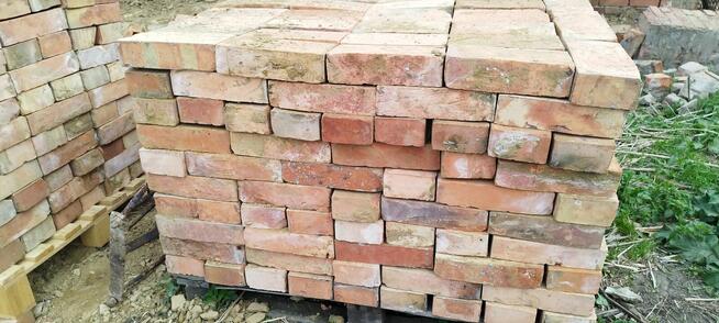 Układanie płytek z cegły rozbiórkowej, tarasy, ściany, komin