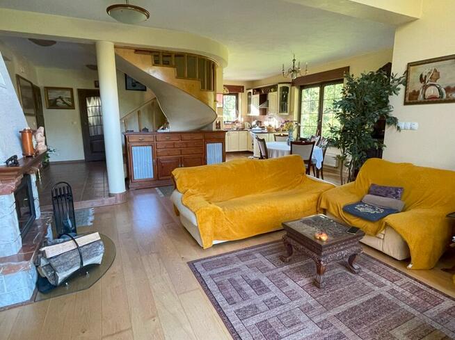 Posiadłość ponad 4 ha z domem, lasem i zbiornikiem wodnym