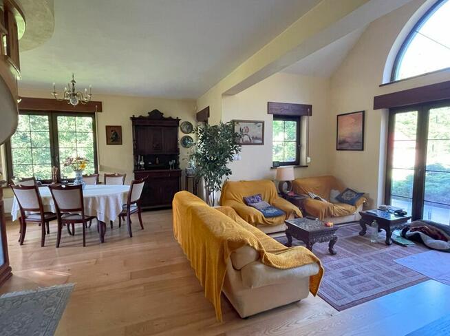 Posiadłość ponad 4 ha z domem, lasem i zbiornikiem wodnym