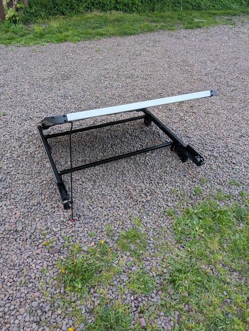 Sprzedam bagażnik wysuwany do Mondeo MK4