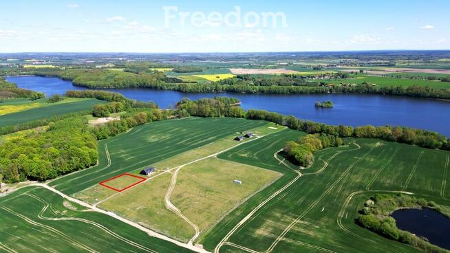 Działka nad jeziorem z warunkami zabudowy