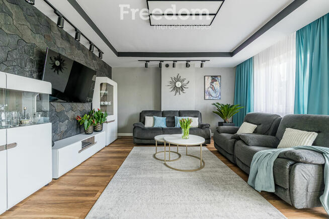 Dom z garażem w bryle budynku, 5 pokoi!