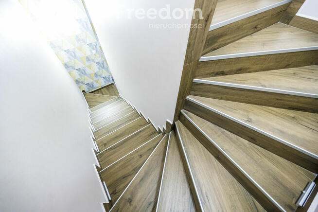 Dom z garażem w bryle budynku, 5 pokoi!