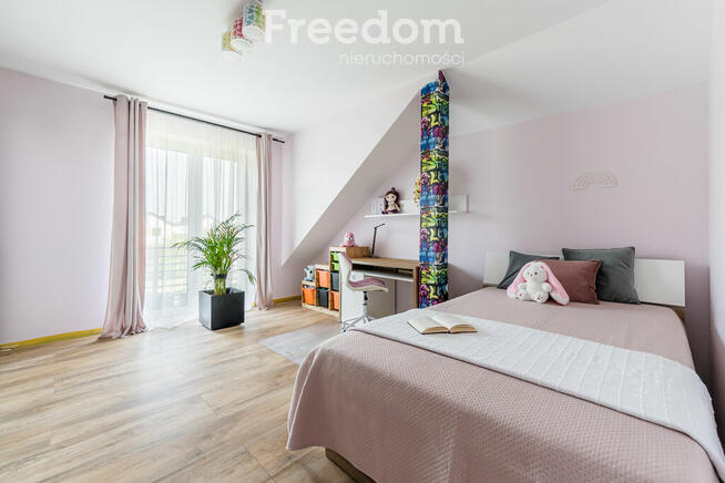 Dom z garażem w bryle budynku, 5 pokoi!